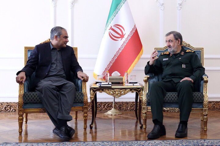 Iran, Pakistan must lead Islamic unity
